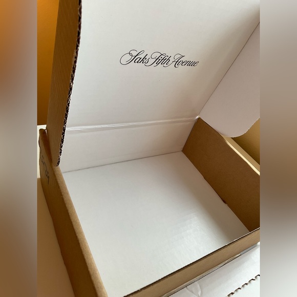 Saks Fifth Avenue Empty Shipping Box (Size 1) - Gift with Purchase - Picture 3 of 5